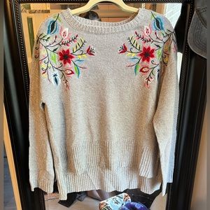 🧣 3/$27 Embroidered Grey Sweater